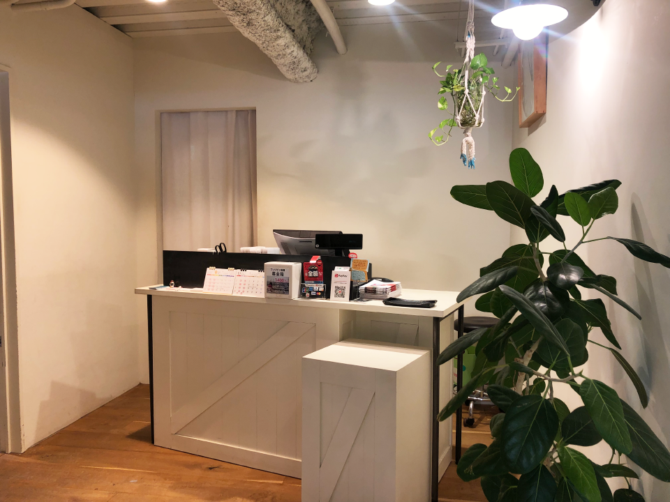 大阪・福島区の美容室ニジチャウの入口